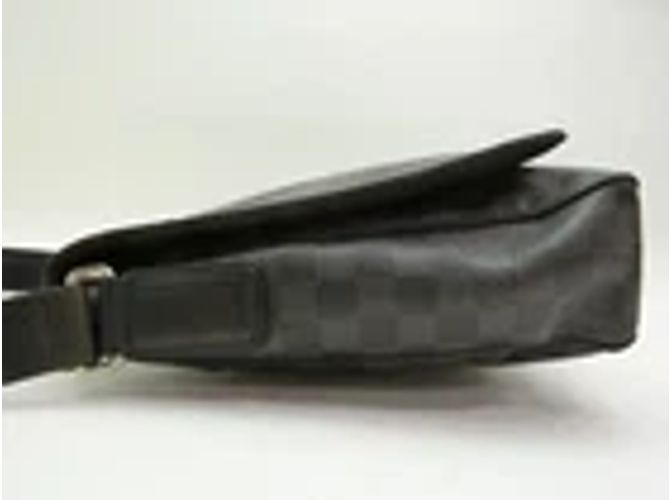 Louis Vuitton District MM Damier Graphite Borsa a Spalla Nera Nero - vista 4