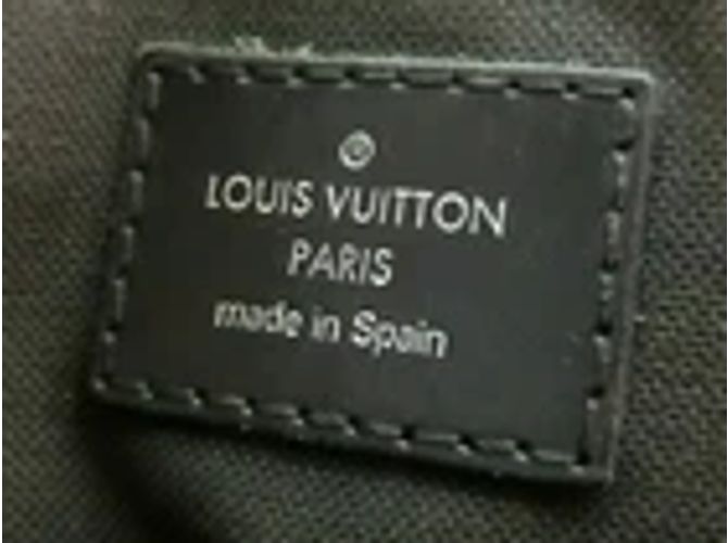 Louis Vuitton District MM Damier Graphite Borsa a Spalla Nera Nero - vista 9