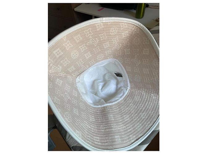 Cappello Louis Vuitton Maxi Monogramma LV Beige - vista 4