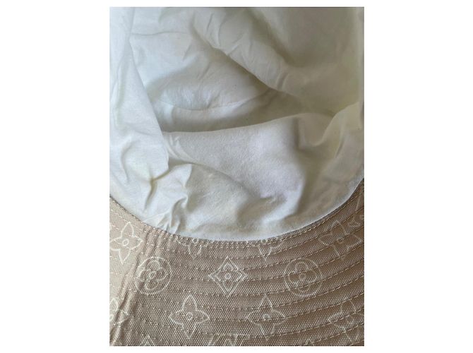 Cappello Louis Vuitton Maxi Monogramma LV Beige - vista 5