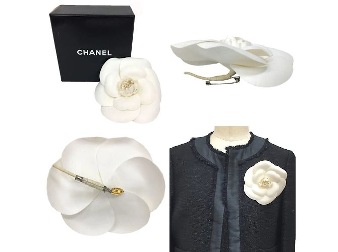 Spilla Camelia di Chanel Bianco - vista 2