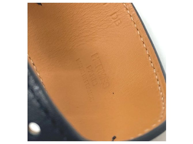 Pulseira Bangle Horsebit Hermès em Couro Swift Preto - vista 9