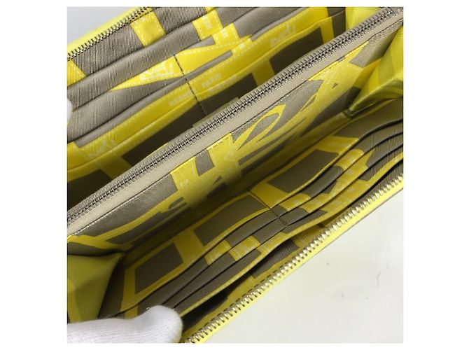 Cartera con cremallera redonda Azap Long Silk'in de Hermès Amarillo - vista 11