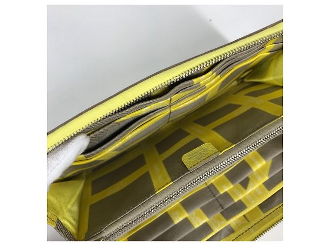 Cartera con cremallera redonda Azap Long Silk'in de Hermès Amarillo - vista 12