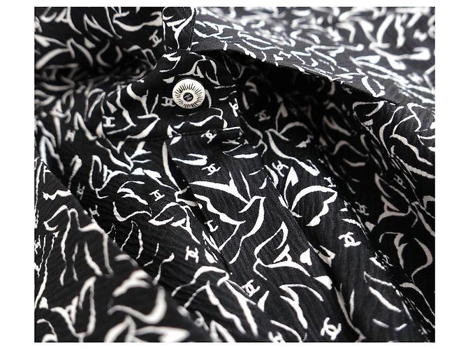 Blusa in seta con stampa di colomba e logo Chanel Resort 2022 Nero - vista 4