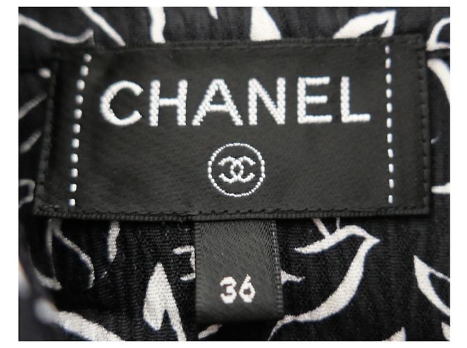 Blusa in seta con stampa di colomba e logo Chanel Resort 2022 Nero - vista 7