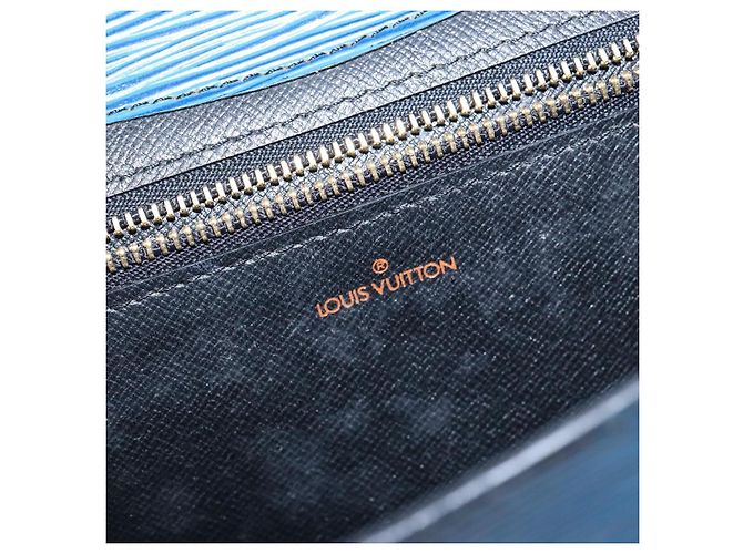 LOUIS VUITTON Pochette Montaigne 27 Épi Bleue M52655 LV Auth 135873 - vue 9