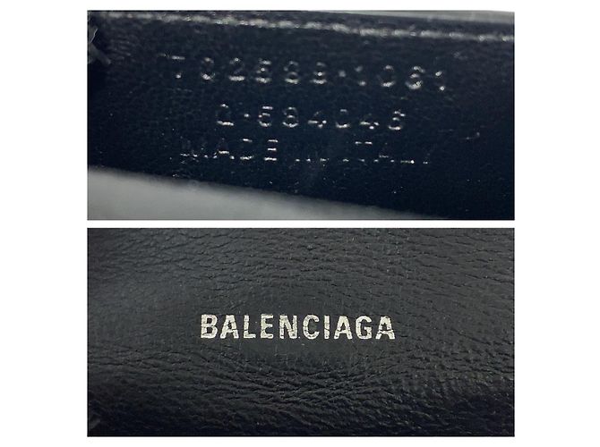 Étui AirPods Monogram BB de Balenciaga - vue 5