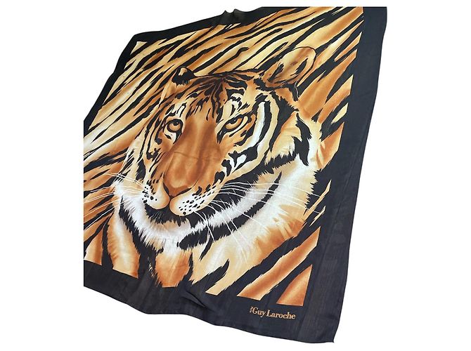 Maxi quadrato 90s Guy Laroche in mussola di seta nera e cammello con stampa di tigre. Nero Marrone chiaro - vista 2