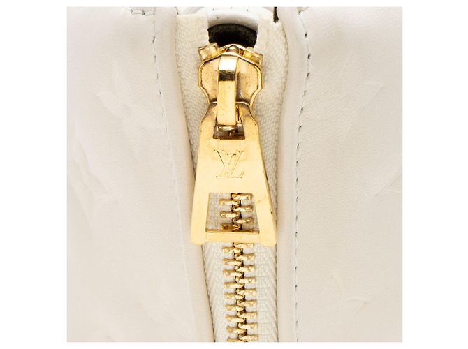 Borsa a Spalla Coussin PM in Pelle di Agnello Embossata Monogram Louis Vuitton Bianco - vista 8