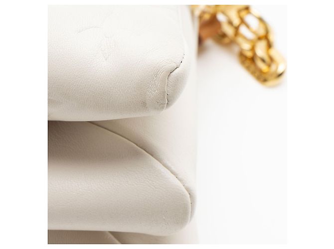Borsa a Spalla Coussin PM in Pelle di Agnello Embossata Monogram Louis Vuitton Bianco - vista 9
