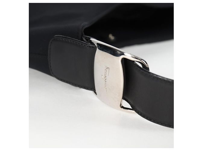 Borsa a Spalla Vala in Nylon Nero e Argento di Salvatore Ferragamo Auth bs27290 - vista 9