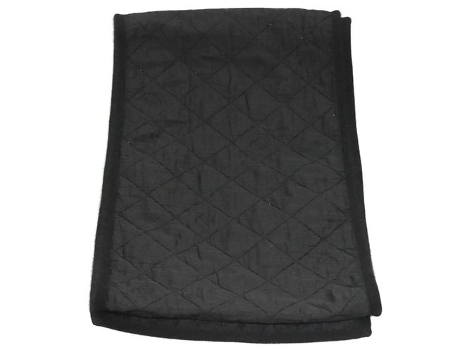 Chanel Sciarpa Matelassé in Lana Nera CC Auth 133729 Nero - vista 3