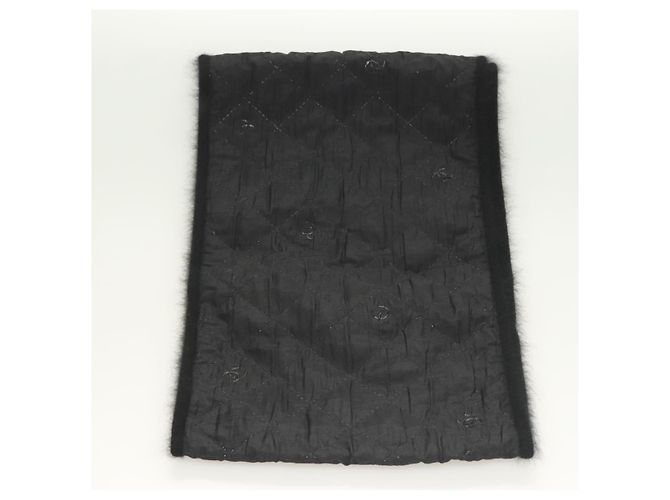 Chanel Sciarpa Matelassé in Lana Nera CC Auth 133729 Nero - vista 4