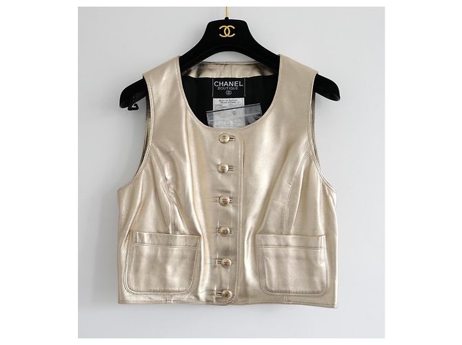 Chaleco de cuero dorado con botón CC de Chanel Otoño 1994 - vista 3