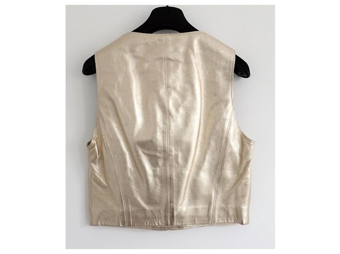 Chaleco de cuero dorado con botón CC de Chanel Otoño 1994 - vista 6
