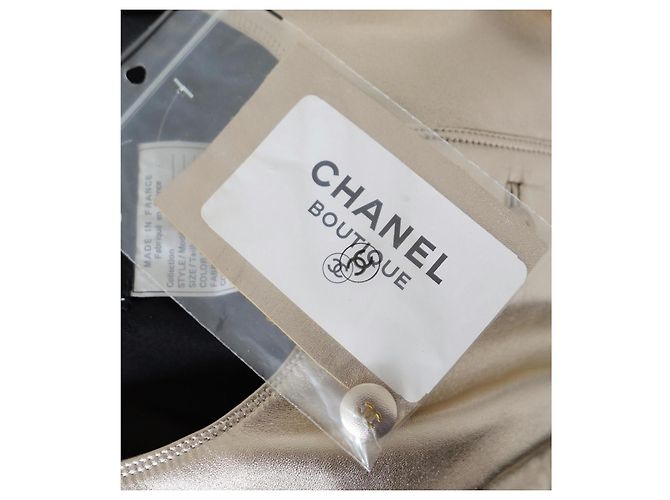Chaleco de cuero dorado con botón CC de Chanel Otoño 1994 - vista 8