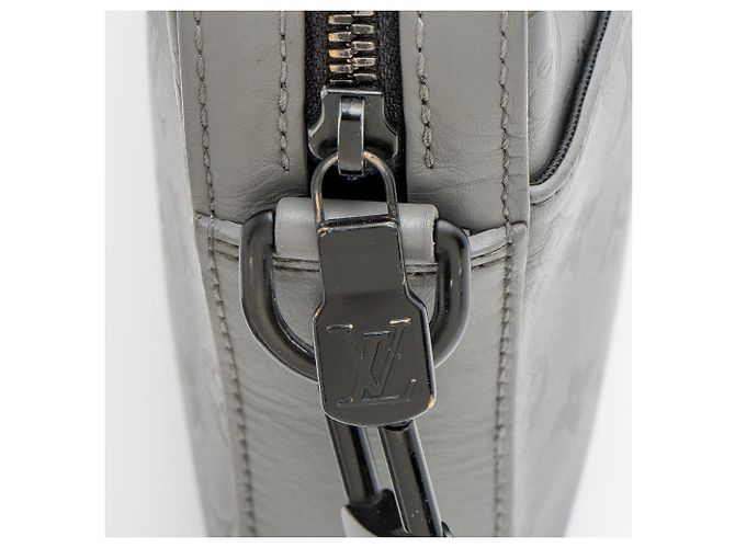 Louis Vuitton Monogram Shadow Duo Messenger Grau - Ansicht 10