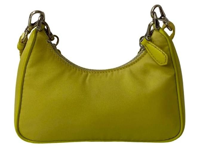 Mini bolsa de nylon com logo triangular Prada Amarelo - vista 3