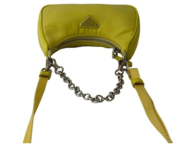 Mini bolsa de nylon com logo triangular Prada Amarelo - vista 4