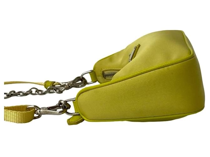 Mini bolsa de nylon com logo triangular Prada Amarelo - vista 5