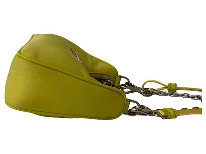 Mini bolsa de nylon com logo triangular Prada Amarelo - vista 6