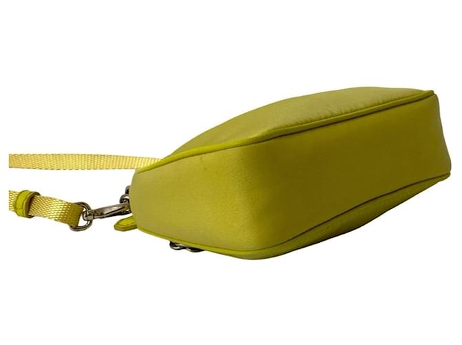 Mini bolsa de nylon com logo triangular Prada Amarelo - vista 7