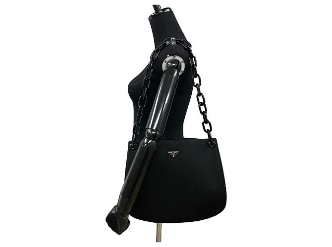 Borsa semi a spalla in tela con logo triangolare Prada e catena in plastica Nero - vista 2