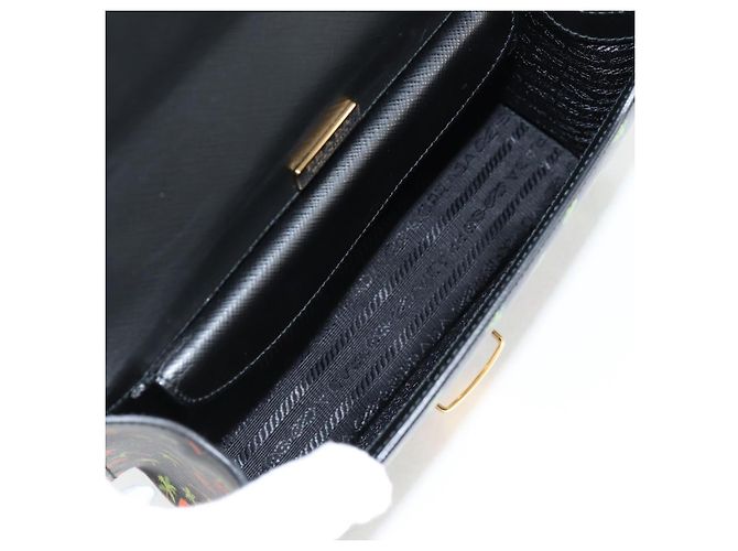 Prada Borsa a Spalla in Pelle Nera e Oro Auth 134572V Nero D'oro - vista 10