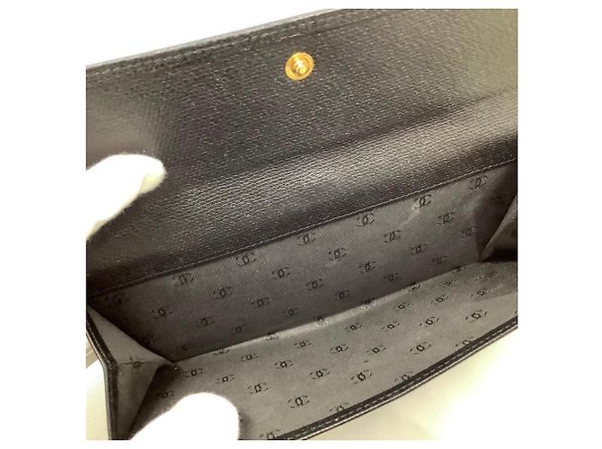 Chanel Coco Button W langer Geldbeutel aus schwarzem Leder - Ansicht 7