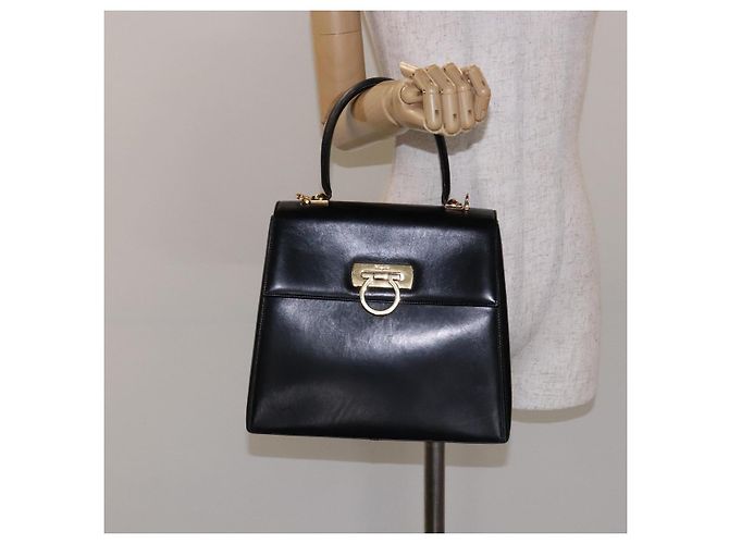 Borsa a mano Gancini in pelle nera e oro Salvatore Ferragamo Auth yk19008 Nero D'oro - vista 24