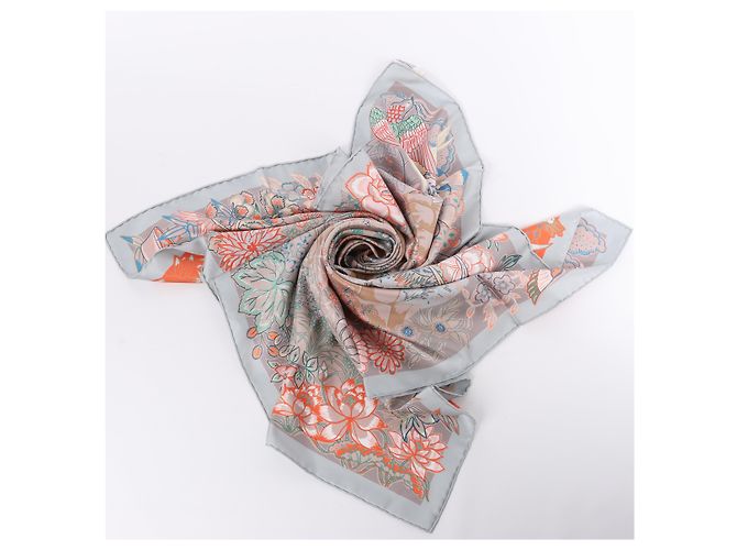 Garden Bufanda Hermès Carré 90 "Mille Feuilles de Soie" 100% Seda en Gris - vista 14