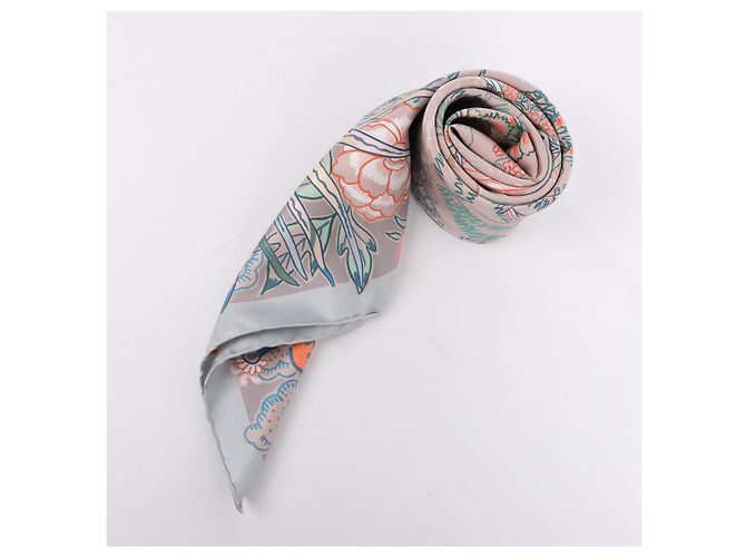 Garden Bufanda Hermès Carré 90 "Mille Feuilles de Soie" 100% Seda en Gris - vista 16