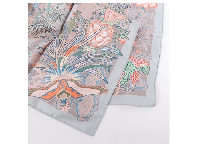 Garden Bufanda Hermès Carré 90 "Mille Feuilles de Soie" 100% Seda en Gris - vista 3