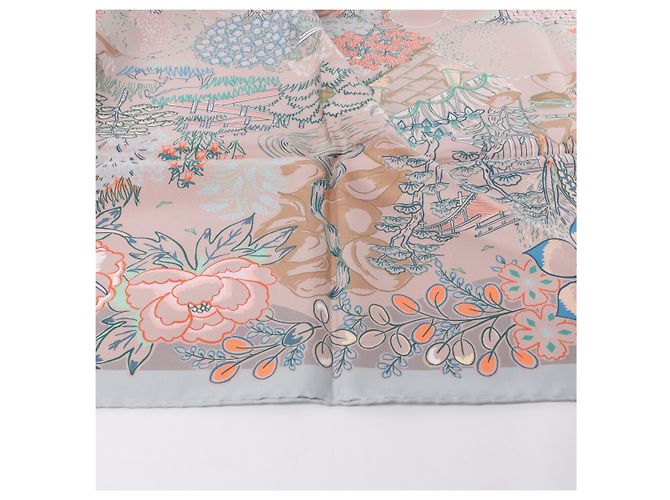Garden Bufanda Hermès Carré 90 "Mille Feuilles de Soie" 100% Seda en Gris - vista 4