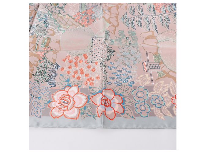 Garden Bufanda Hermès Carré 90 "Mille Feuilles de Soie" 100% Seda en Gris - vista 5