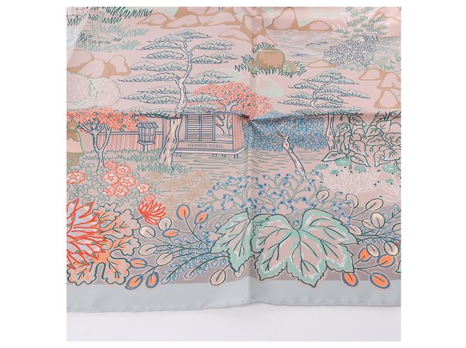 Garden Bufanda Hermès Carré 90 "Mille Feuilles de Soie" 100% Seda en Gris - vista 6
