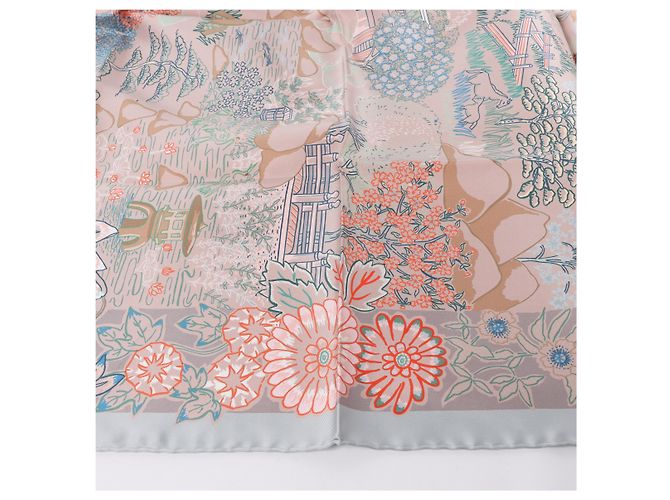 Garden Bufanda Hermès Carré 90 "Mille Feuilles de Soie" 100% Seda en Gris - vista 7