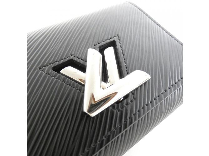 Billetera Compacta Twist Epi Louis Vuitton Negro - vista 5