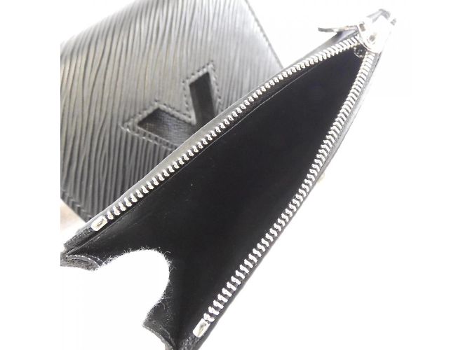 Billetera Compacta Twist Epi Louis Vuitton Negro - vista 9