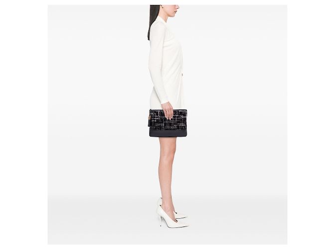Clutch Gabrielle O in tweed nero medio di Chanel - vista 11
