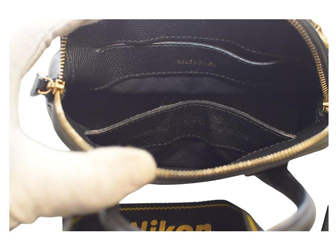 Borsa a tracolla in pelle con logo Balenciaga Ville Top Handle XXS – Nero e bianco - vista 17