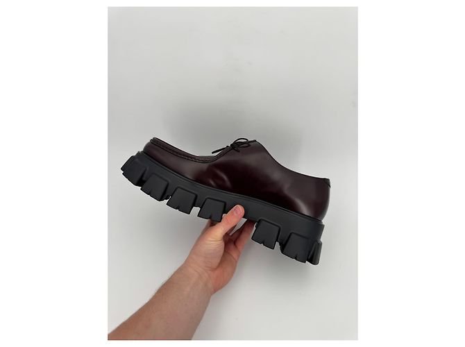Sapatos com cadarço Prada Monolith em couro marrom - vista 10