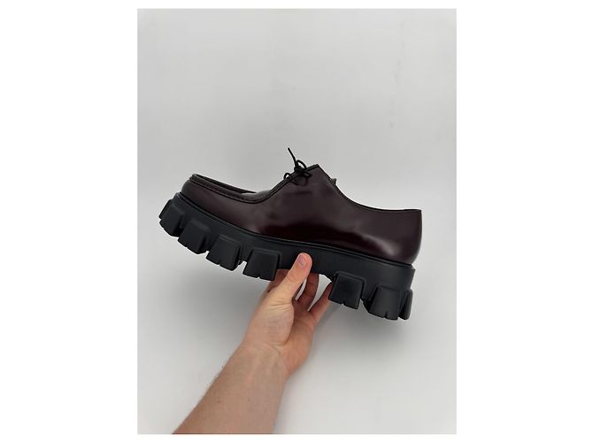Sapatos com cadarço Prada Monolith em couro marrom - vista 12