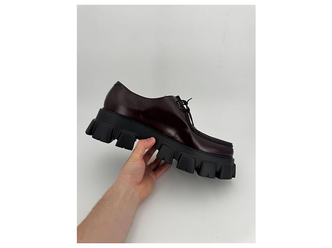 Sapatos com cadarço Prada Monolith em couro marrom - vista 14