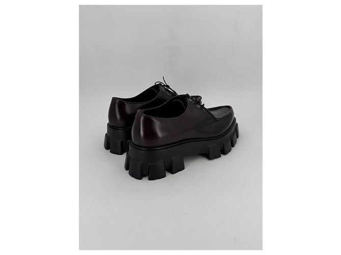 Sapatos com cadarço Prada Monolith em couro marrom - vista 3
