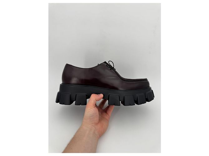 Sapatos com cadarço Prada Monolith em couro marrom - vista 7