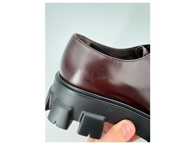 Sapatos com cadarço Prada Monolith em couro marrom - vista 9