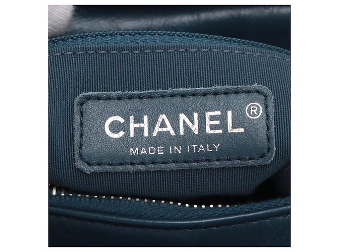 Chanel Borsa a spalla in pelle di agnello chevron Gabrielle piccola blu - vista 11