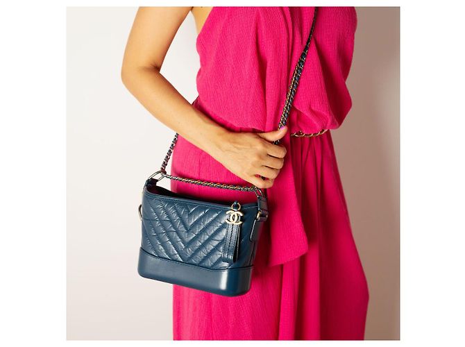 Chanel Borsa a spalla in pelle di agnello chevron Gabrielle piccola blu - vista 3